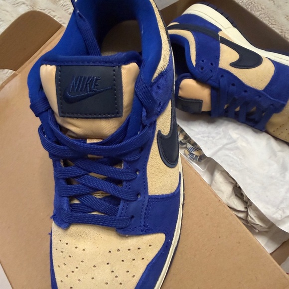Nike Men's Sneakers in Blue and Tan - Picture 6 of 7